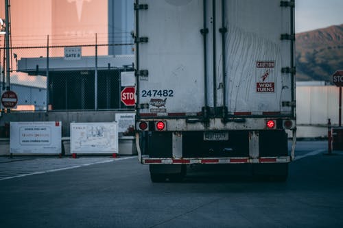 Who is Liable in an Accident Caused by Faulty Truck Brakes?